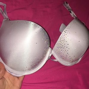 NEW VICTORIAS SECRET BOMBSHELL BRA 34 DD LAVENDER